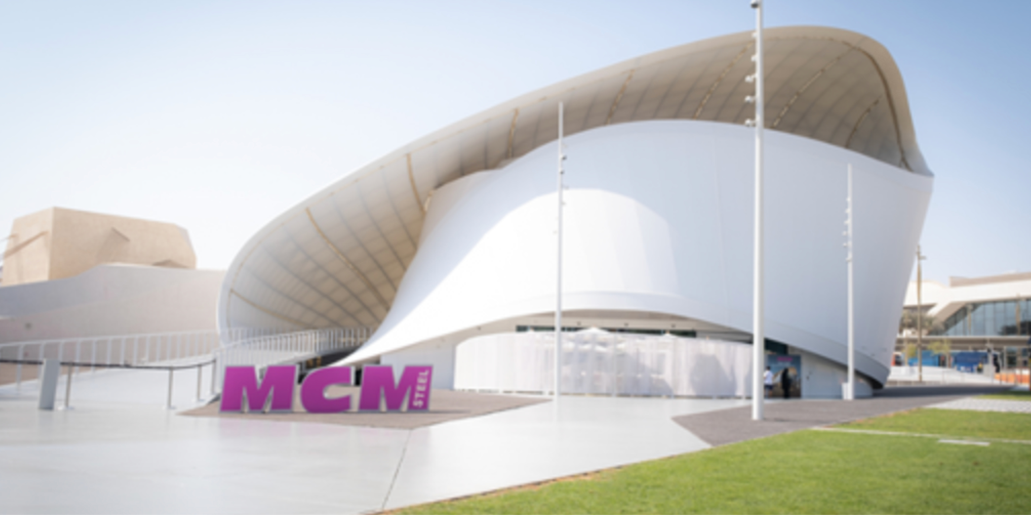 L'equipe MCM Steel celebrant le 20e anniversaire au Pavillon luxembourgeois de l'Expo de Dubai