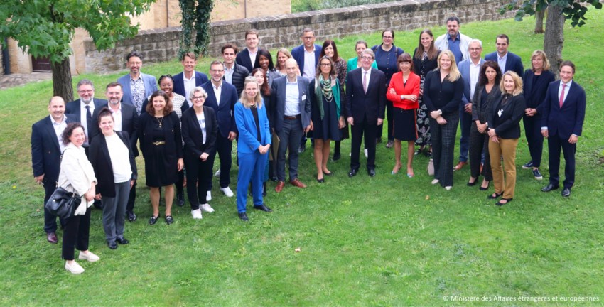 MCM Steel signant le Pacte national luxembourgeois Entreprises et Droits de l'Homme