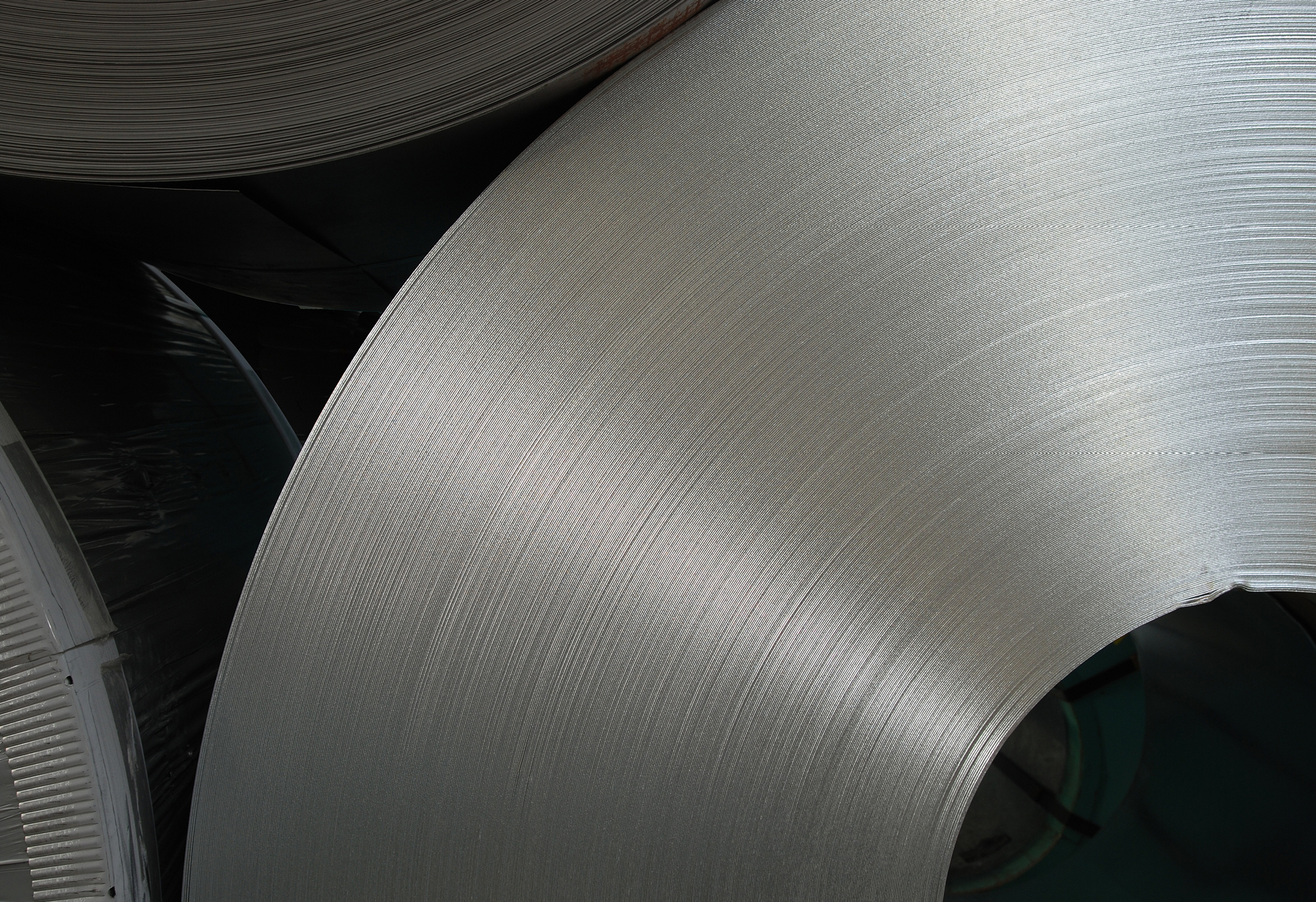 Bobines d'acier laminees a chaud et a froid dans l'entrepot MCM Steel